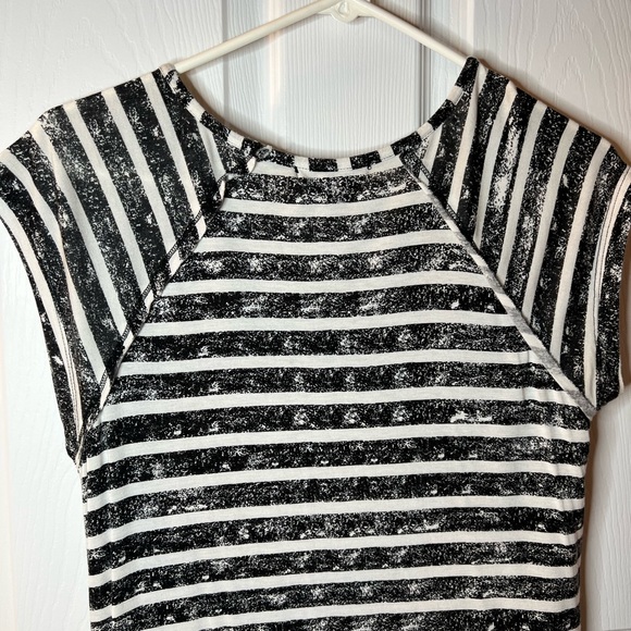 Signature Studio Women’s Large Black & White Striped Shirt - Picture 9 of 10